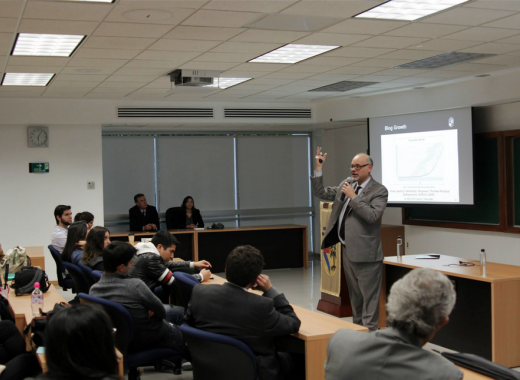 Dean David Perlmutter speaking to La Universidad Panamericana students
