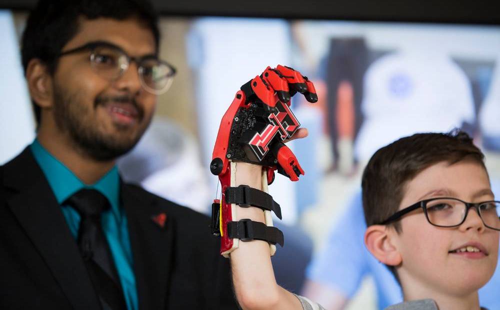 Honors College Student Presents 3D-Printed Prosthetic Hand to Second Local Child, Starts Nonprofit to Benefit More in the Future