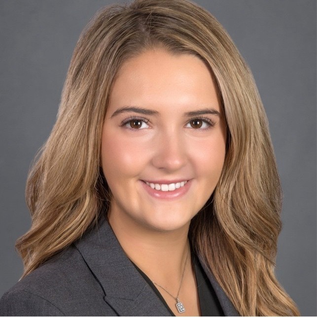 Photo of Claire Shelton
