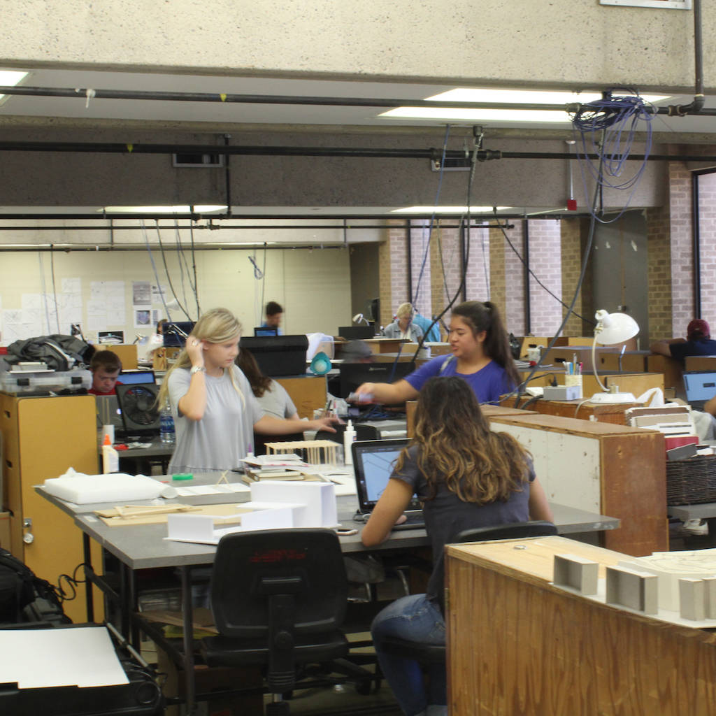 Students working together in studio.