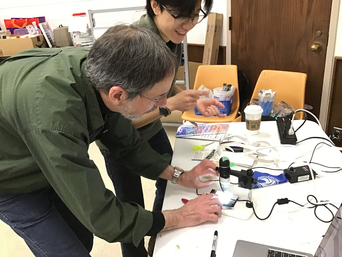 Scholar Chris Liu in workshop with guest artist Steven Woloshen