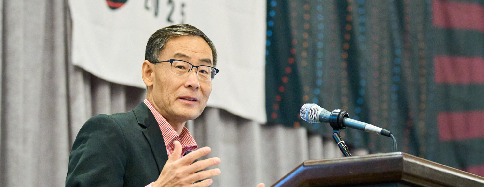 Dr. Zhou speaks at Quantum Summit