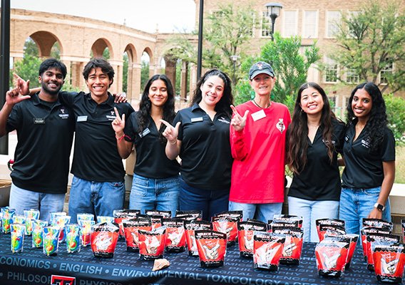 Arts and Sciences Ambassadors and Stefanie Borst at Family Weekend Event