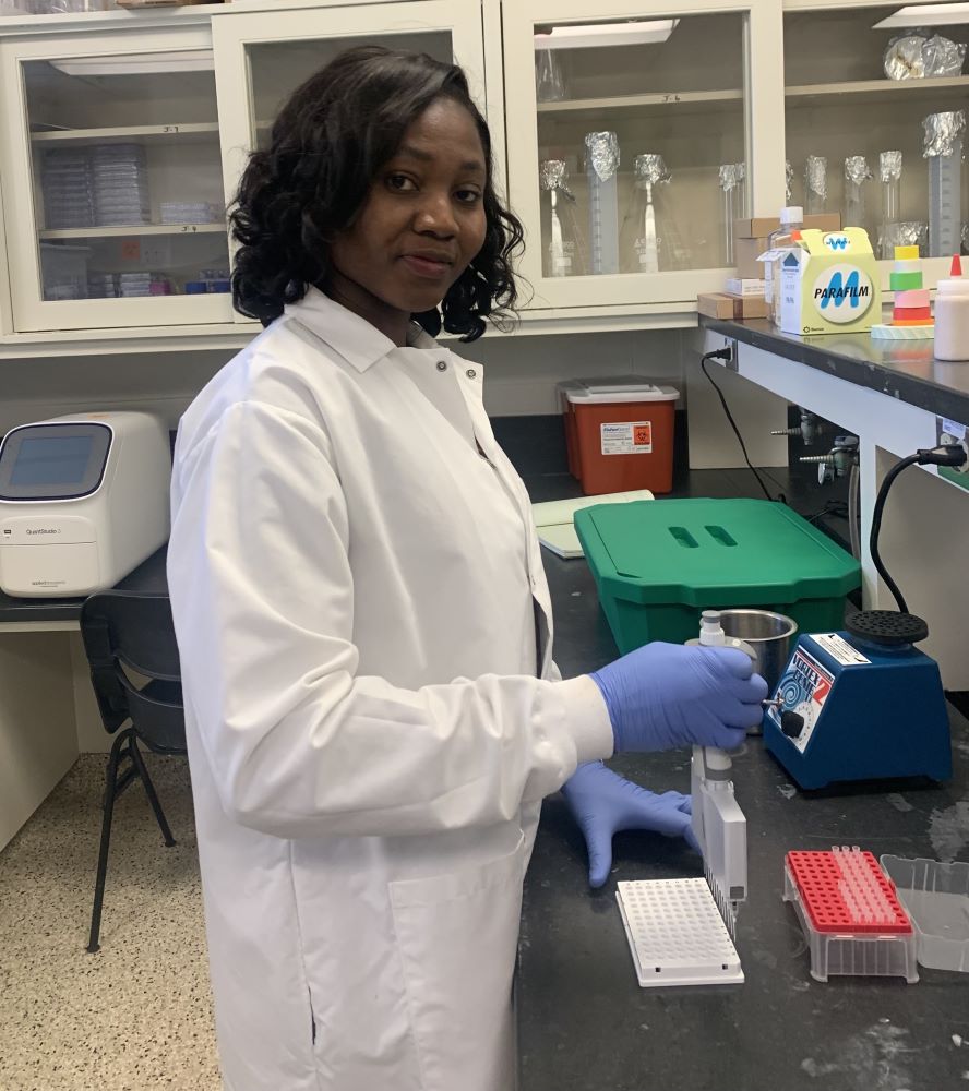 Rhoda Owusu in the lab