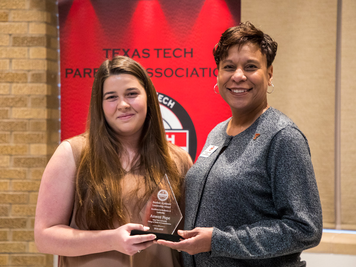 Anwen Pope (left) receives the Student Academic Leadership Award.