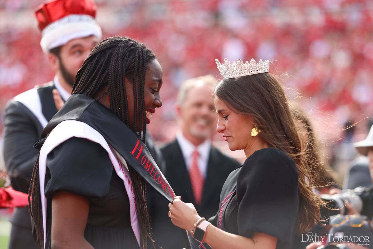 Tomison recieving her sash