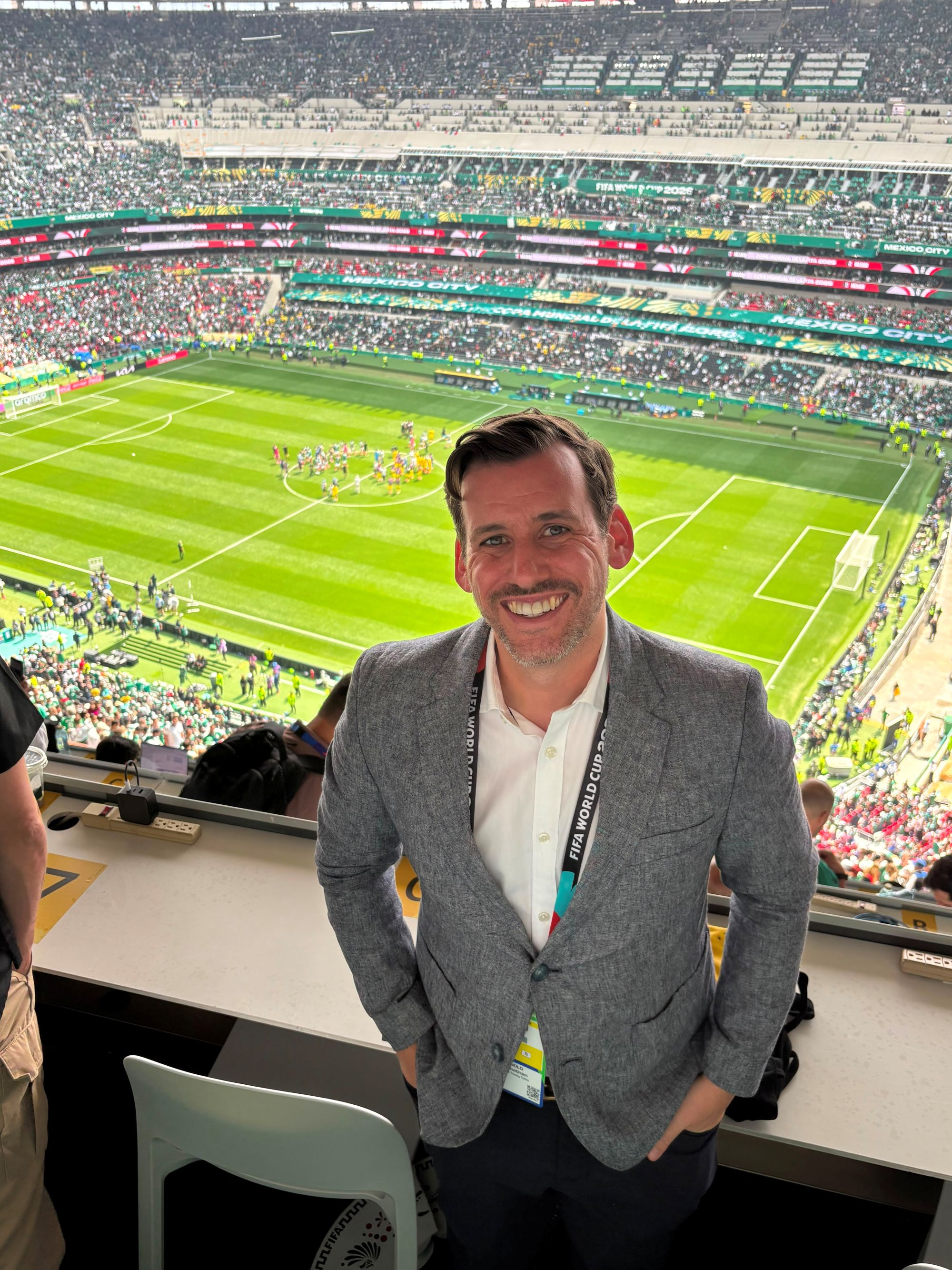 Jon Arnold enjoying some fútbol