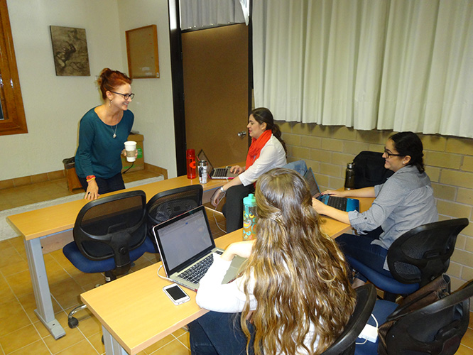 Lisa Low speaking with students.