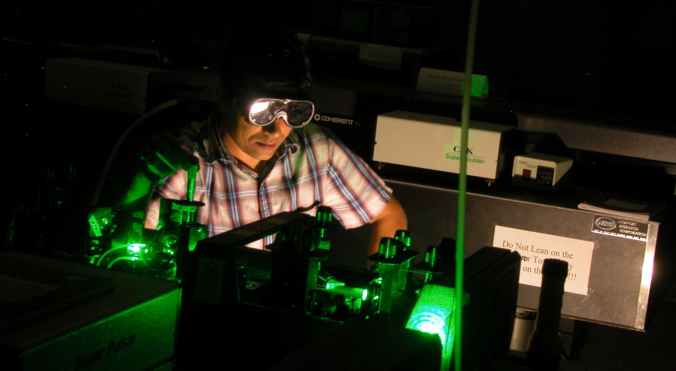 Ashok operating femtosecond laser