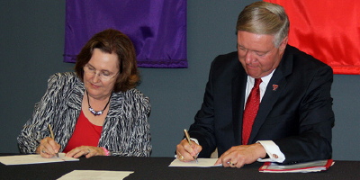 President Nellis renews McLennan Partnership in Waco