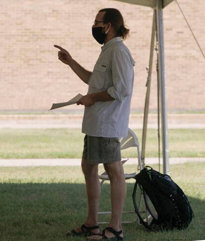 Professors Host Classes Outdoors to Prevent Spread of COVID-19