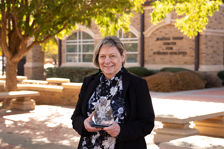 Distinguished Staff Awards 2020 Recipient Image: Linda Mint College Of Engineering
