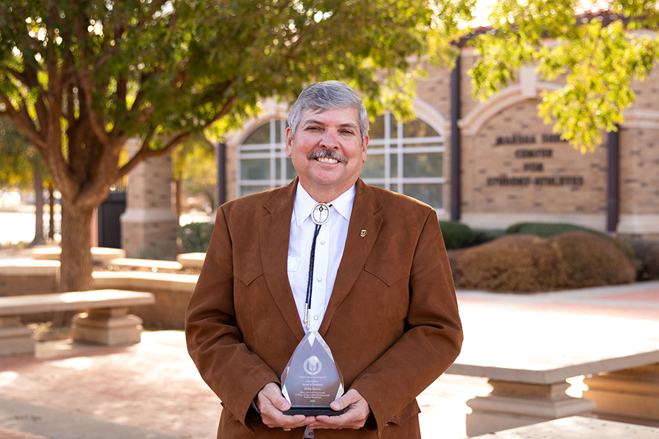 Distinguished Staff Awards 2020: Phillip Brown - Plant and Soil Science and College of Agricultural Sciences and Natural Resources