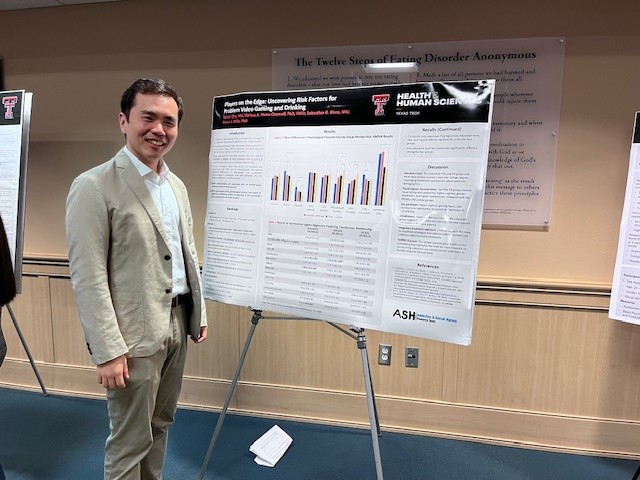 Yohan presenting at the CFAS Student Research Showcase