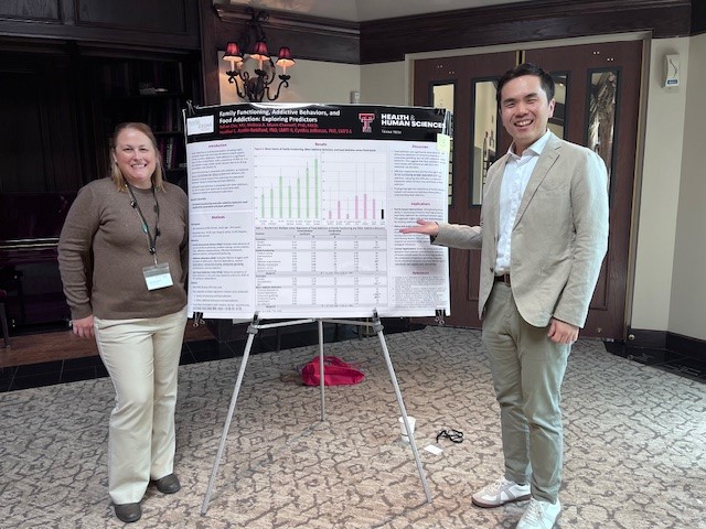 Yohan and Dr. Munn-Chernoff next to McKenzie Lectureship poster