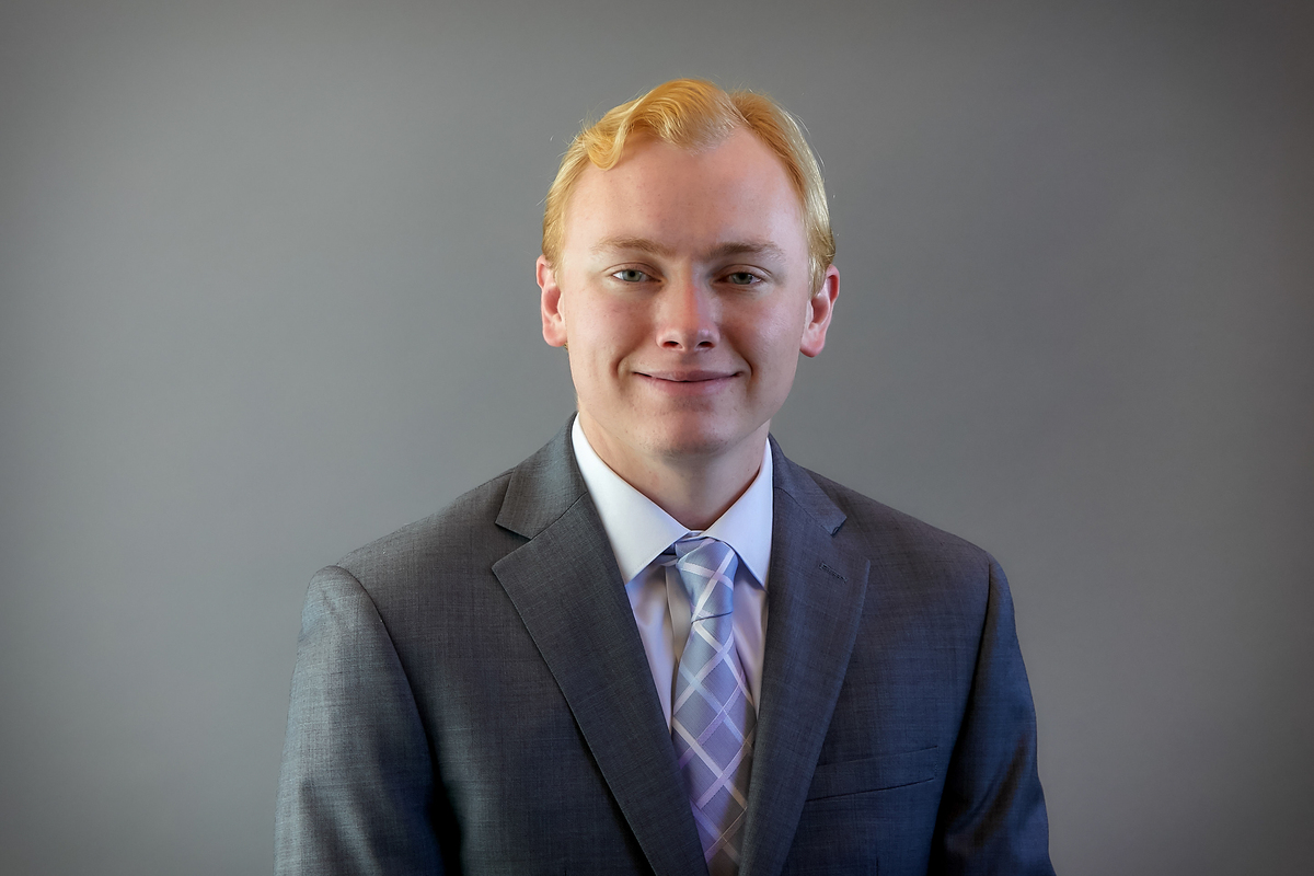 Andrew Lamis will work as a financial advisor with Edward Jones 