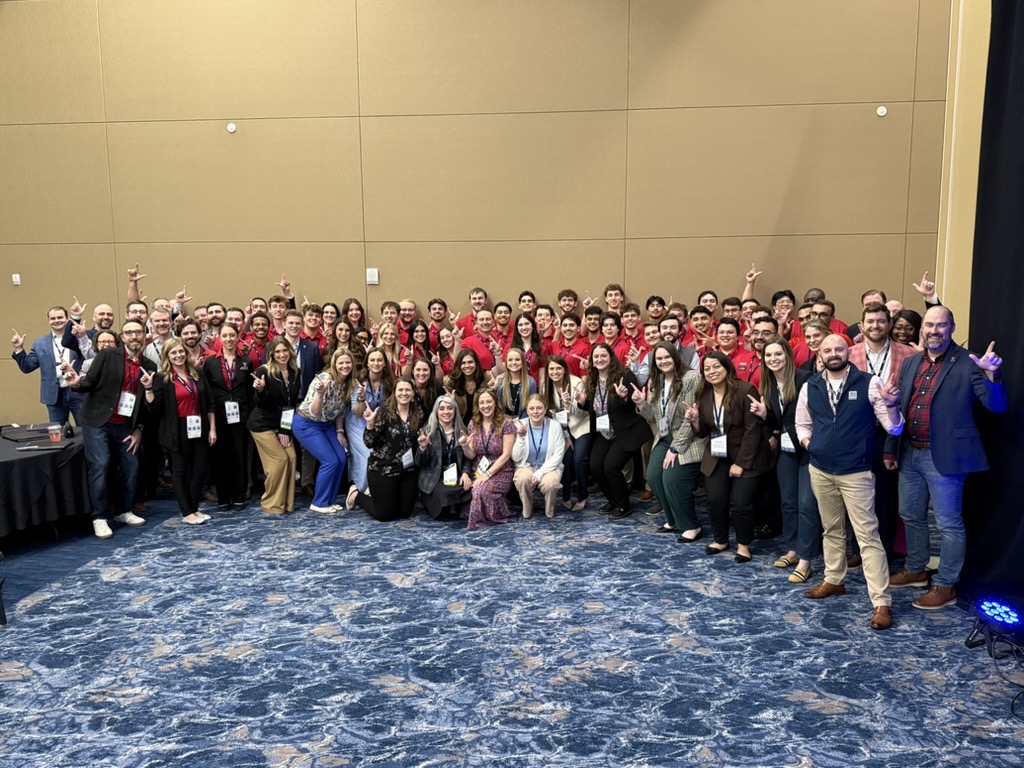 A large group of Texas Tech PFP students and alumni at the FPA DFW Conference