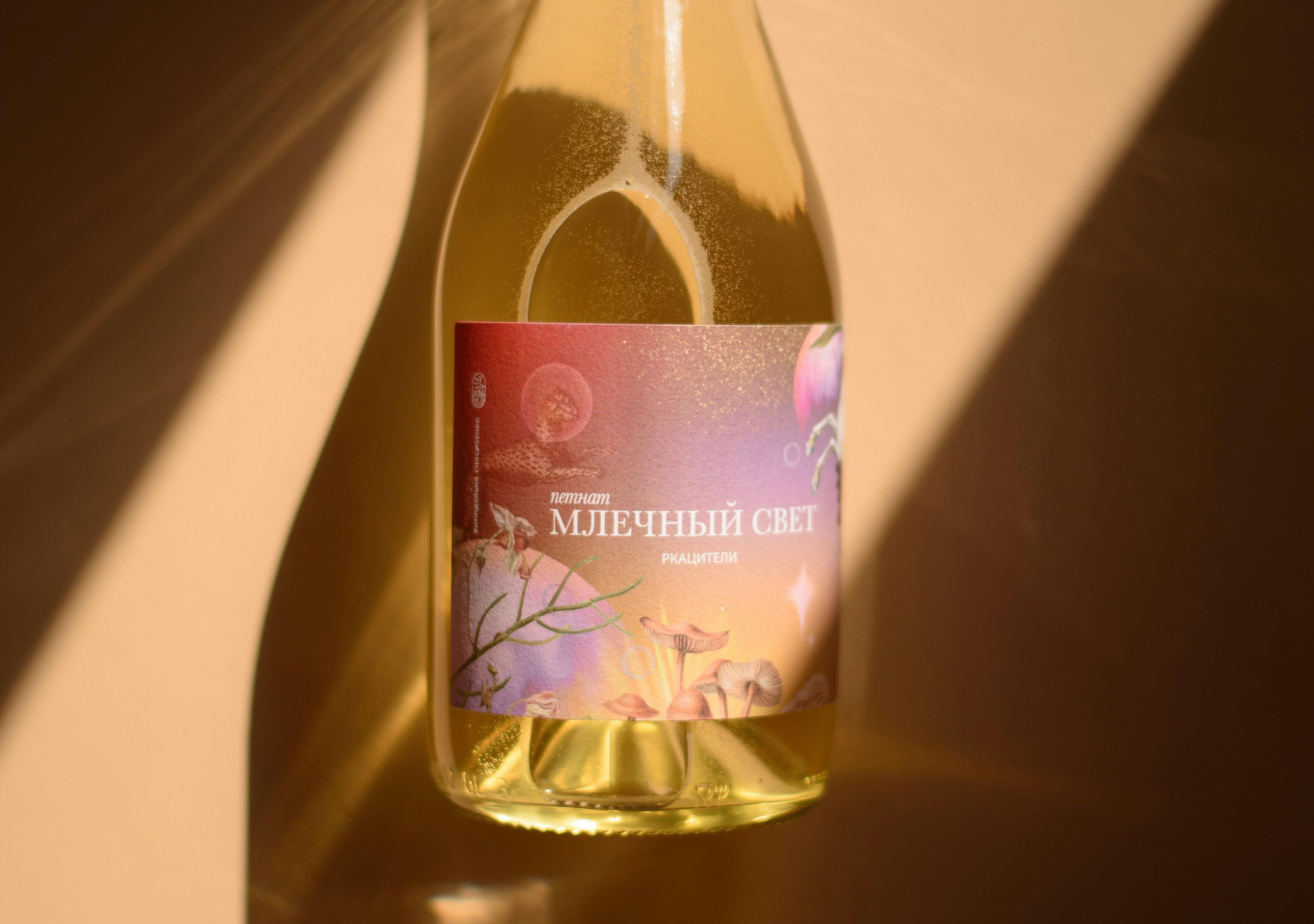 Wine label with floral designs