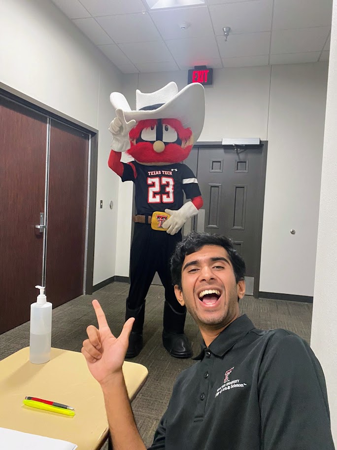 Sumedh Dantale welcomes Raider Red to Grad Reception 2022