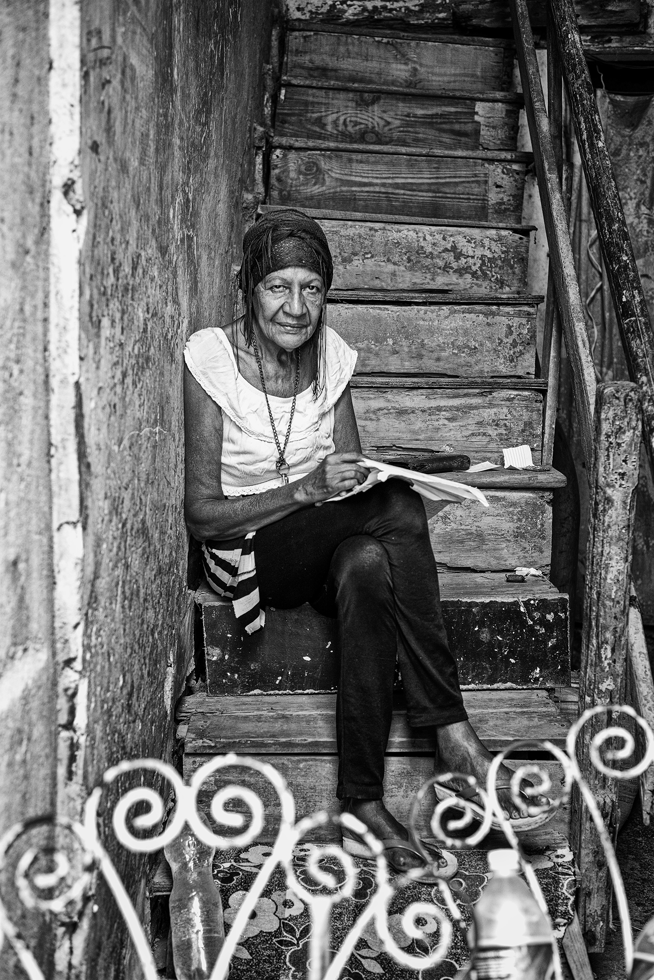 Melinda Green Harvey: The Woman on the Stairs - Havana, Cuba