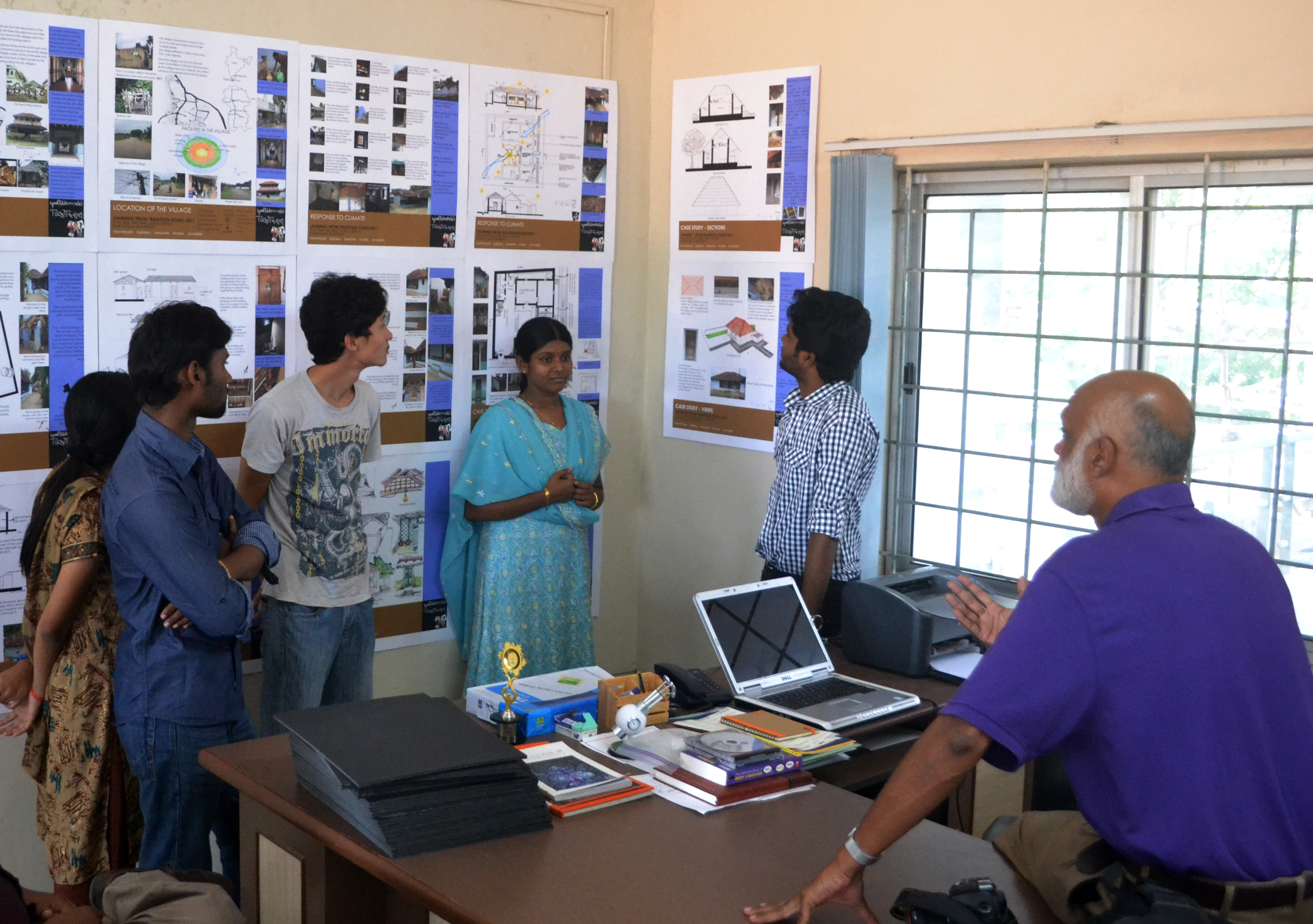 Aranha critiquing student work as a Fulbright Specialist in India 2011