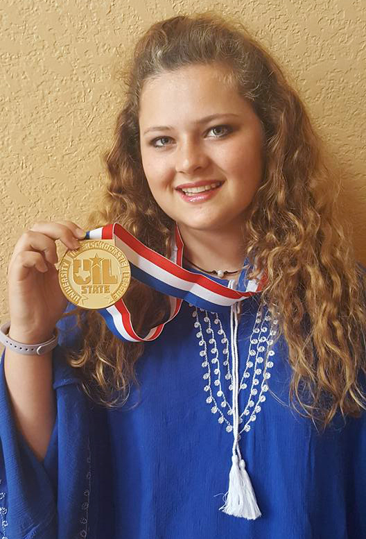 Elayna Anderson with UIL medal Elayna Anderson with UIL medal