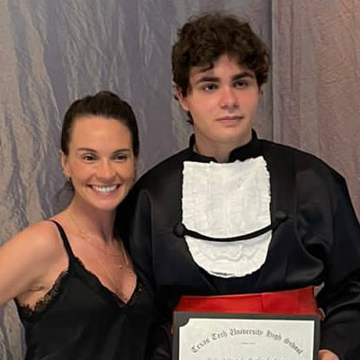 João Vitor de Andrade Lima with his aunt Joana at graduation