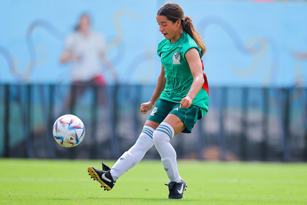Jade competes in the U17 World Cup in Mumbai, India. Jade Martinez playing football.