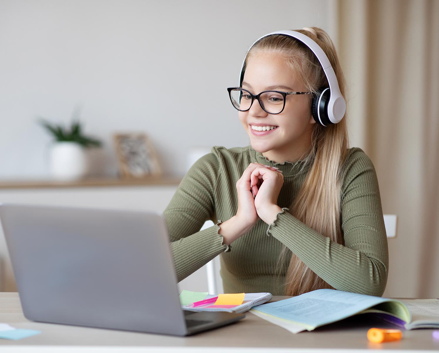 Student connecting with online tutor