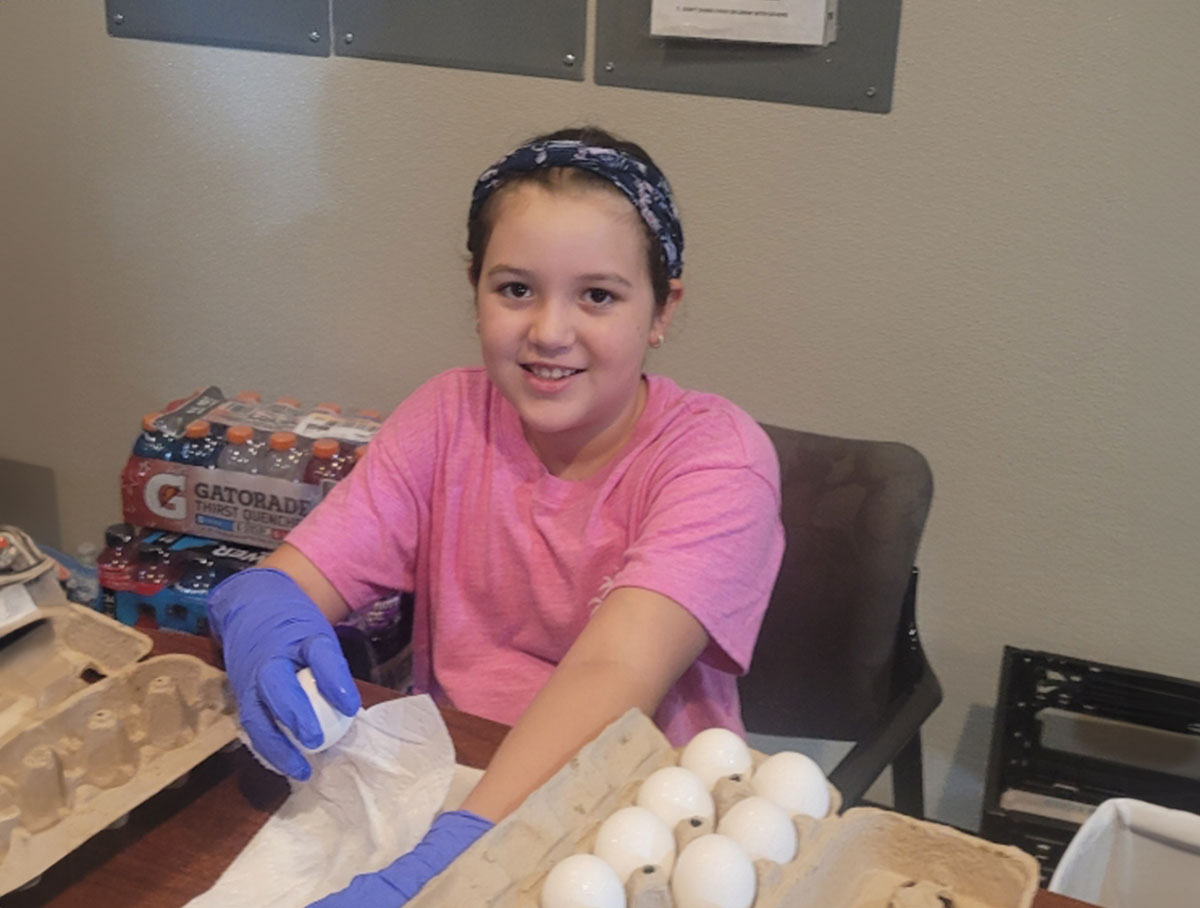 Sierra packing eggs