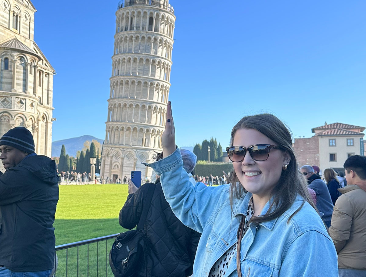 Delacy visits the Leaning Tower of Pisa