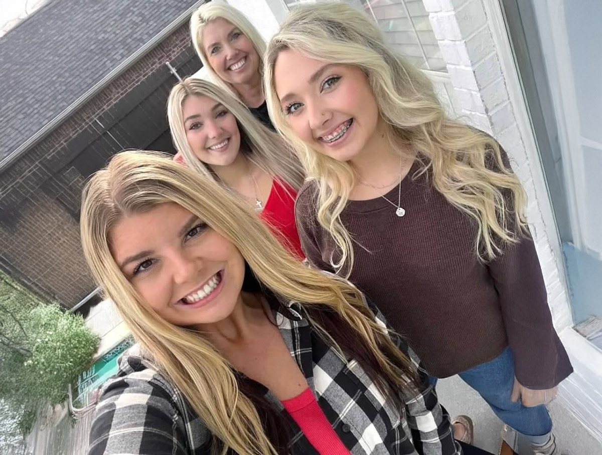 The ladies all together (front to back): Shelby, Ashley, Torri and Mom (Terri)