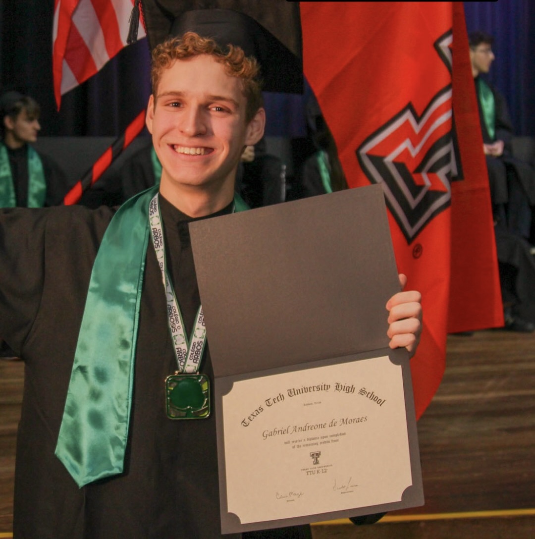 2022 Graduate from Santo André, São Bernardo and São Caetano at Arbos Santo André College in Brazil