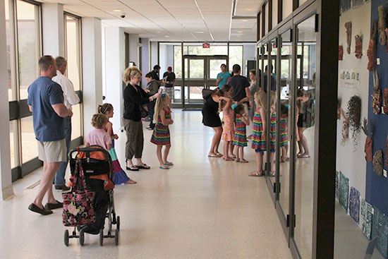 children at the museum