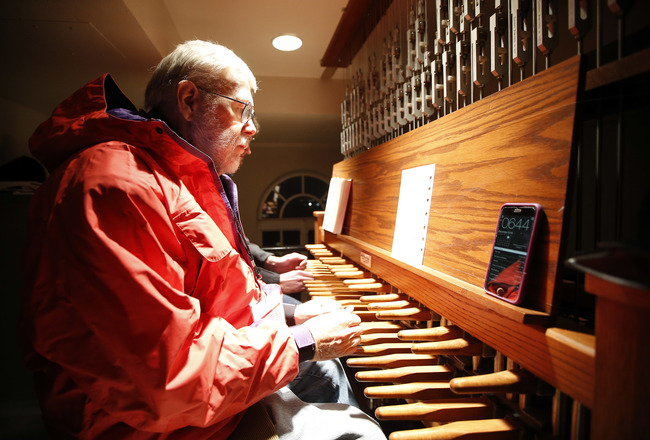 Thomas Hughes playing Carillon