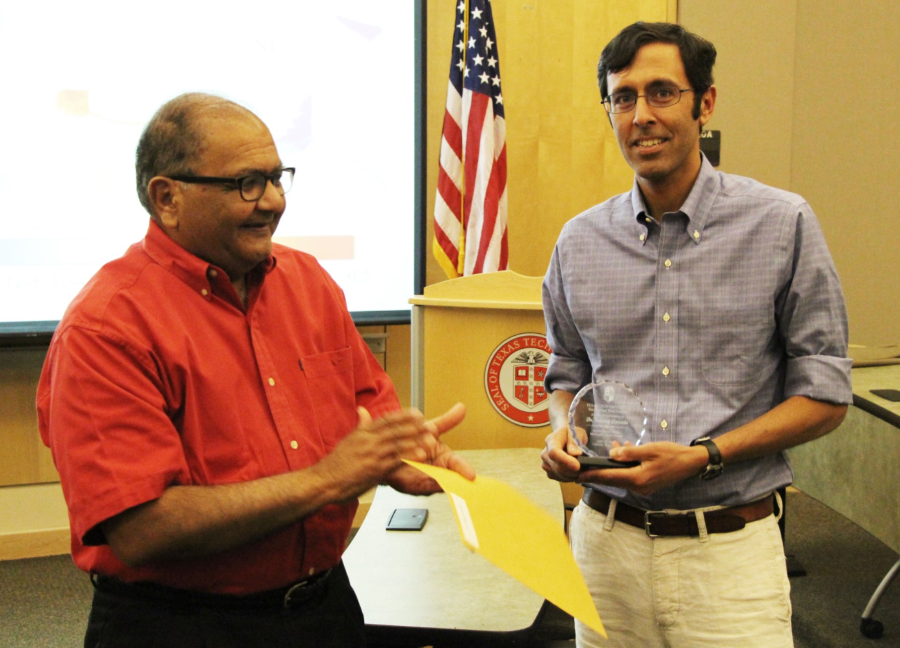 (L-R) Dr. Kishor Mehta presents visiting professor Dr. Sanjay Arwade from University of Massachusetts at Amherst with a plaque for presenting as a speaker in the prestigious McDonald-Mehta Lecture Series. McDonald-Mehta Lecture Series 2017: Dr. Sanjay Arwade (UMass-Amherst)
