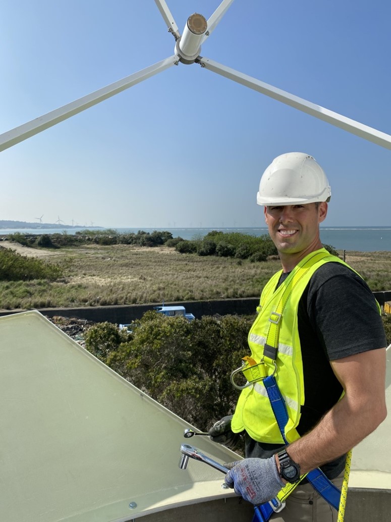 Hirth deploying a radar for an offshore wind turbine project.