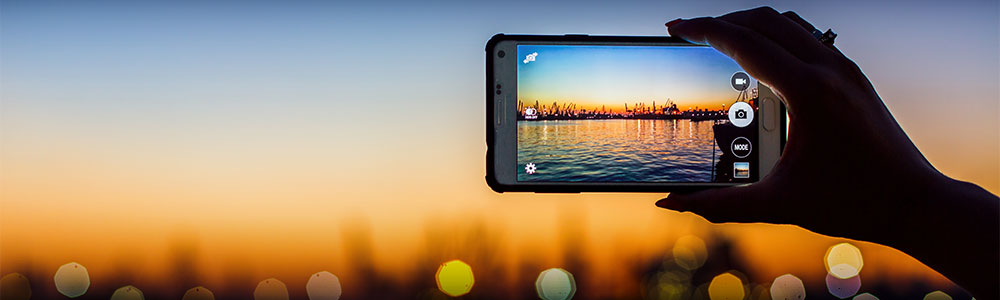 viewing the seaside in smartphone camera app