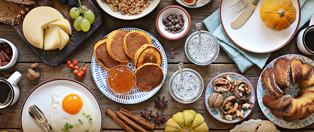  Thanksgiving brunch spread on wooden table