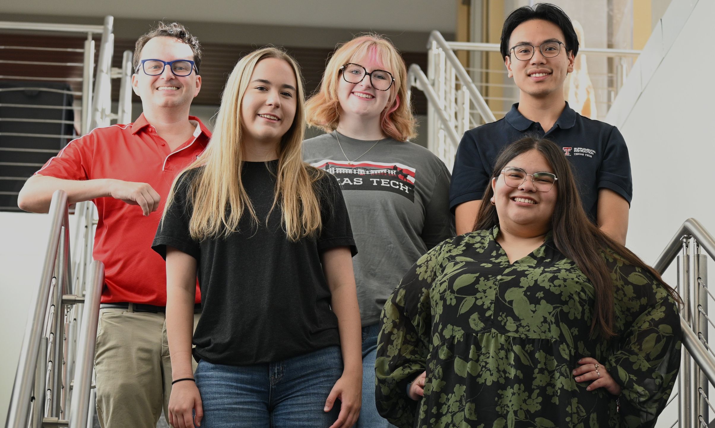 All five SI Staff members from left to right: Will Lopez, Jenna Peck, Emily Files, Erika Soto, and Joseph Tran