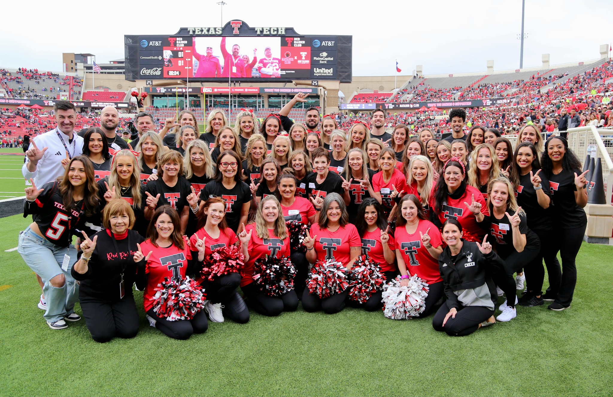 2024 Homecoming Group Picture