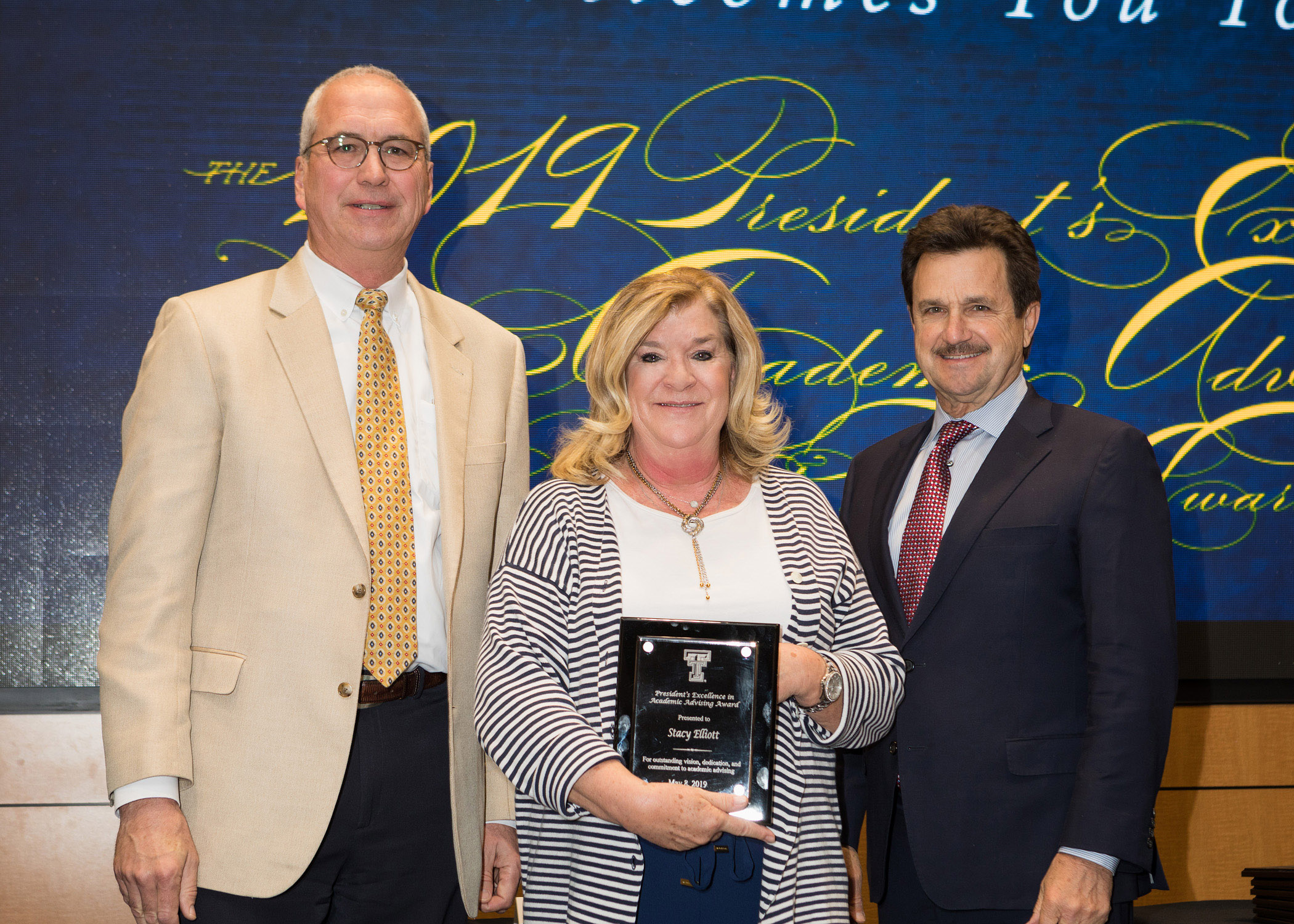 Stacy receives her award from Dr. Schovanec.