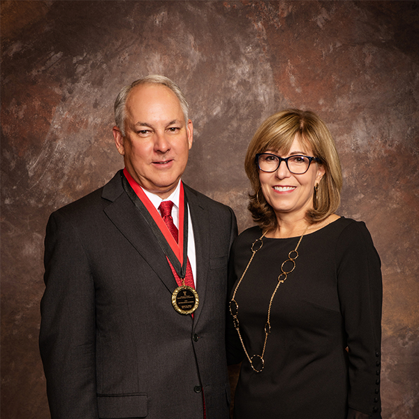 Kenny and Joanna Smith Distinguished at Alumni Dinner
