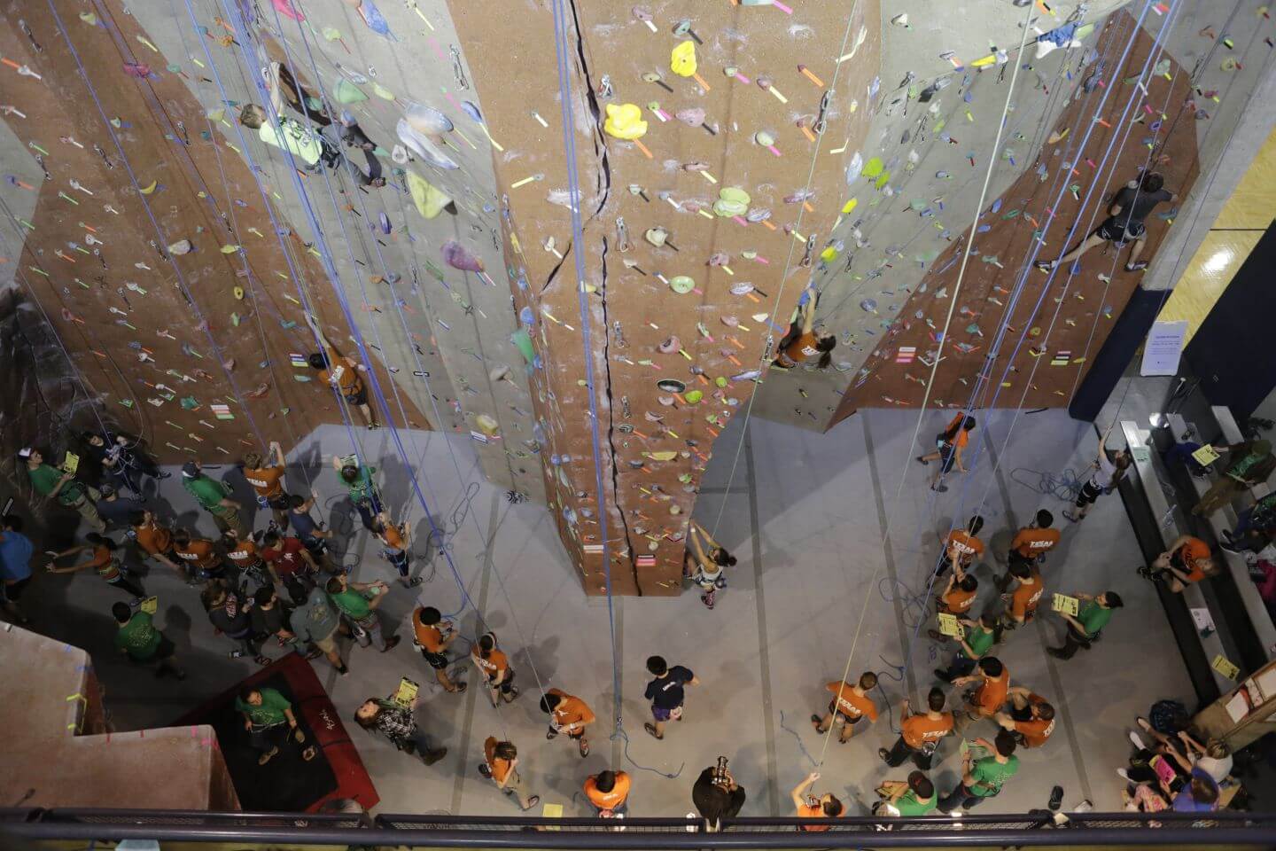 Overviews of vertical plain competition