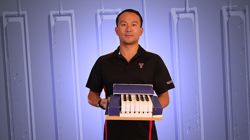 chanzi li with keyboard