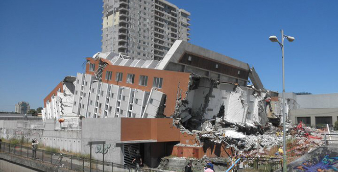 building broken in half by earthquake in Chile, 2010
