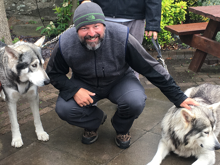 peaslee with two dogs that portray dire wolves on Game of Thrones