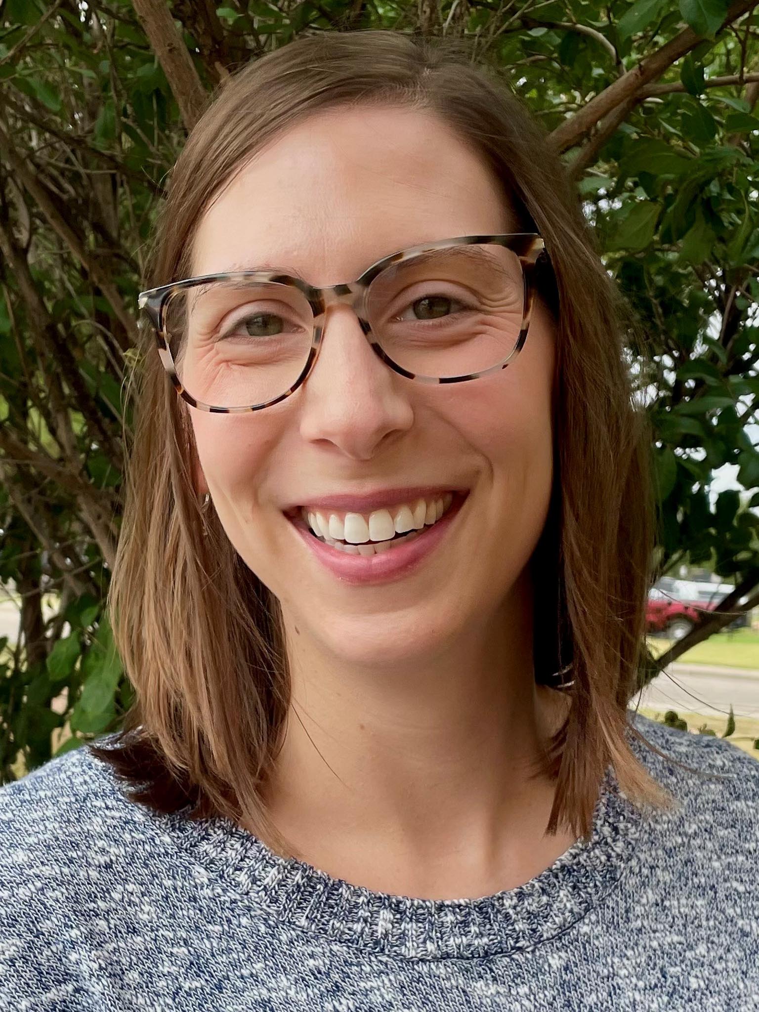 Headshot of Laura Crossen