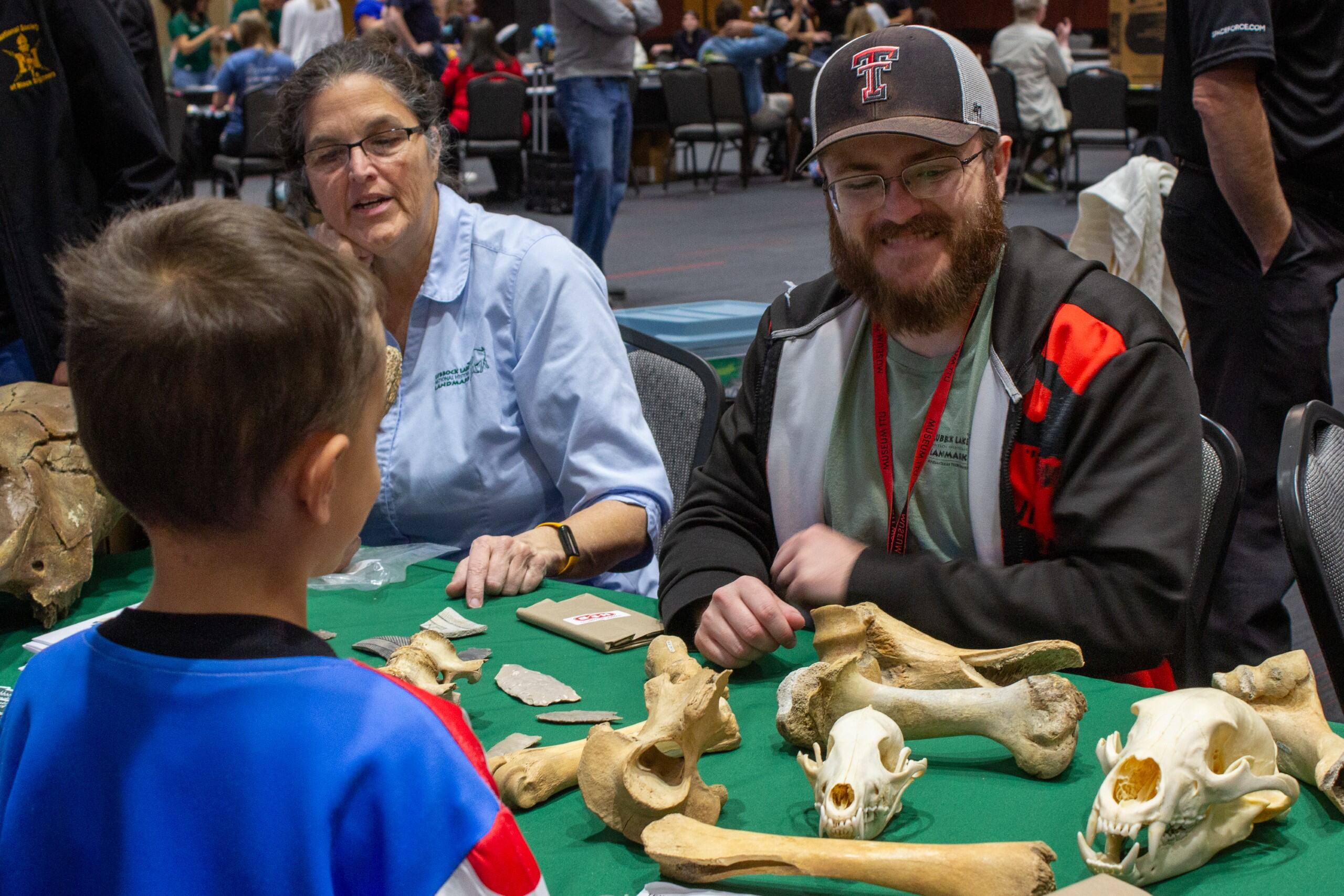 Family Stem Night bone table