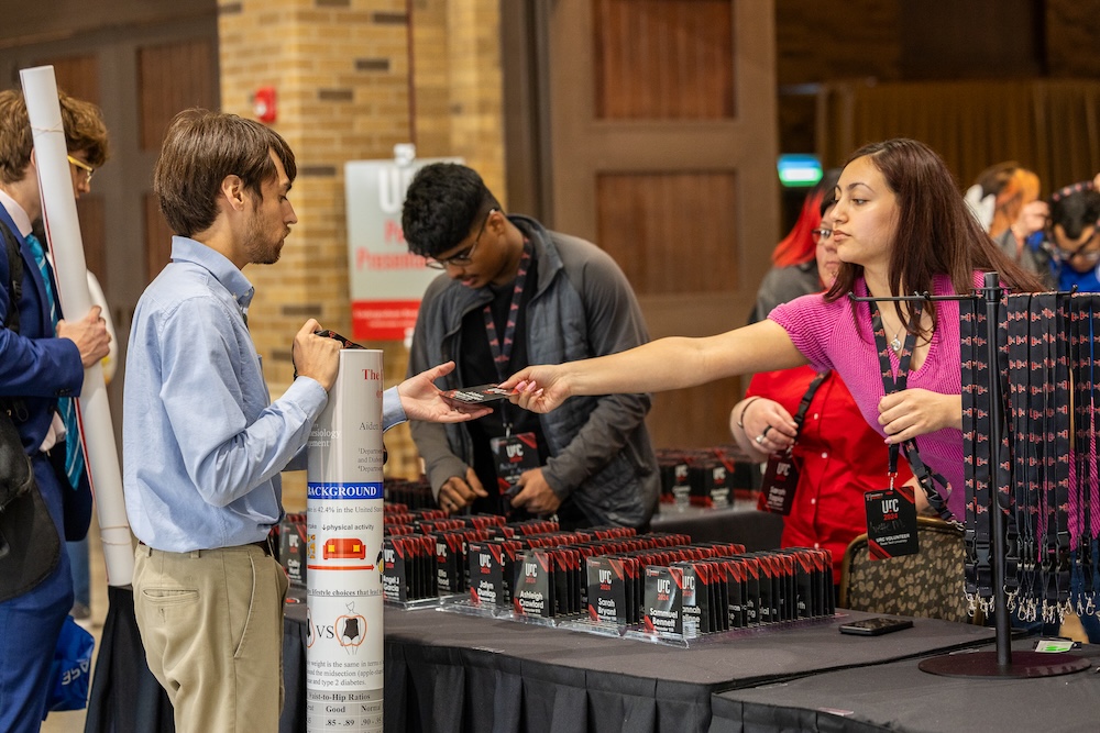 TrUE staff checking in an URC attendee